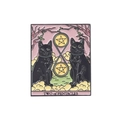 Zwei der Pentakel Tarot-Emaille-Pin mit zwei schwarzen Katzen und gelben Sternen - Zwei der Pentakel Stil (XZ5669)