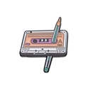 Rosa Retro-Kassetten und Bleistift Emaille-Brosche Pin mit Vintage-Ästhetik der 1980er - Retro-Kassette Bleistift 1980 (XZ8798)