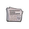 Rosa Emaille-Pin als Zeitung mit Government Denies Knowledge Aufdruck und Alien - Leugnet Wissen Außerirdischer (xz8488)