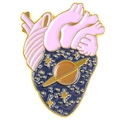 Broche en émail cœur anatomique avec design de galaxie étoilée et détails dorés - Xz2199