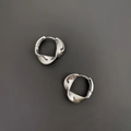 Retro S925 sterling zilveren huggie oorbellen met gedraaide textuur en geborstelde afwerking - 925 zilver / Witgoud