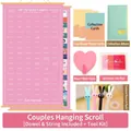 Set poster 100 sfide per coppie rosa con appendini in legno e accessori fai-da-te - Set Accessori / Pergamena di Coppia Rosa