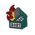 Spilla smaltata cassonetto in fiamme verde con anni 2020 e 2021 su sfondo bianco - Stile Cestino in Fiamme 2020-2021