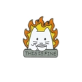 Pin's en émail chat blanc mignon avec motif 'This is Fine' et flammes d'incendie - Style Chat Feu This Is Fine (XZ1695)