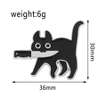 Pin de esmalte gato negro con cuchillo diseño meme, medidas 36mm ancho por 30mm alto - Xz1136