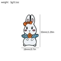 Pin de esmalte conejo blanco con flor naranja, dimensiones 33mm x 18mm, peso 3g - Estilo de decoración de lazo (XZ2329-1)