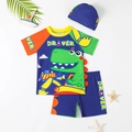 Maillot de bain trois pièces pour garçons avec haut dinosaure, short bleu et bonnet de bain assorti - 4Y / Bloc de Couleur Bleue