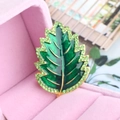 Green leaf brooch with gold metal frame and sparkling rhinestones on velvet box - Dark Green