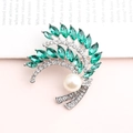 Elegant emerald crystal wheat ear brooch with silver plating and white pearls - Green