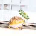 Creative hedgehog brooch in cream white and gold finish holding a green daisy flower - Green Flower Hedgehog (Yellow Green)