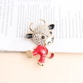 Broche de vaca de esmalte rojo creativo con cristales sobre páginas de un libro - Rojo