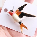 Bunte Schwalben-Brosche in Schwarz und Orange mit Emaille auf goldener Legierung - Rot