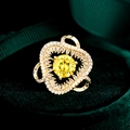Macro shot of luxury gold pin with yellow crystal and micro-paved zircons on green velvet - Yellow Main Stone Style (TD163) / Yellow