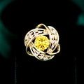 Elegante anello a vortice d'oro con zircone giallo grande e pietre laterali brillanti - Stile Pietra Centrale Giallo Ambra (TD010) / TD010 (Giallo Ambra)