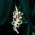 Exquisite goldfarbene Brosche mit smaragdgrünen Edelsteinen und Zirkonia-Akzenten - Smaragd Zirkonia Reben Stil (TB712)