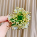 Exquisite goldene Blumenbrosche mit smaragdgrünem Stein und weißen Zirkonia-Steinen - Grün