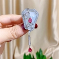 Vintage-Fächerbrosche mit weißer Perlmutt-Einlage und roten Edelsteinen in Silber - Schildförmiger Roter Anhänger-Stil (B1343)