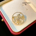 Détail d'une broche licorne ronde avec cristaux blancs, dimensions de 2,2 cm par 2,2 cm - Forme de Cercle Licorne (D087)
