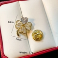 Detail view of a luxury clover brooch with dimensions 1.8cm x 1.6cm and 2.7g weight - Heart Zirconia Clover(C182)