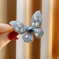 Eleganter silberner Schmetterling Anstecknadel mit Kristallen und grauer Perle - Dunkelgrauer Perlen-Schmetterling-Stil (B1703)