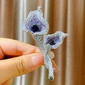 Élégante broche lys calla argentée ornée de cristaux de zircon violets brillants - Violet (B1774) / Violet