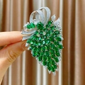 Elegante spilla a grappolo d'uva verde smeraldo con zirconi e dettagli in nastro argento - Stile Uva Verde Smeraldo (B1889)