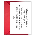 Dettaglio della carta bianca con poesia d'amore in font macchina da scrivere e busta rossa - Stile Lettera d'Amore in un Cassetto (T020401093)