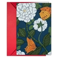 Nahaufnahme der Vintage-Blumengrußkarte mit rotem Umschlag und Leinenpapiertextur - Weiße Blumen Dunkelblauer Hintergrund Stil (T020401212)