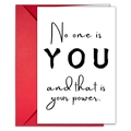 Détail d'une carte de vœux blanche avec texte noir et enveloppe rouge éclatante - Style No One Is You (T020401161)