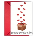 Detailansicht der Valentinstagskarte mit rotem Umschlag und Herz-Geschenkbox-Design - Englisch-Sende Dir Viel Liebe (T020401147)