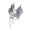 Retro Pegasus-speld in geoxideerd zilver met gedetailleerde vleugels op wit - Antiek Zilver Pegasus Stijl (DR061-A)