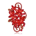 Détail de la broche fleur vintage avec cristaux rouges et monture en alliage doré - Style Floral Rouge (B317-C)