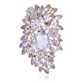 Lussuosa spilla a fiore in lega dorata con grande cristallo ovale e strass marquise - Bianco Base Dorata (B315-B)