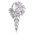 Elegante spilla argentata con grande cristallo ovale e nappe a cascata scintillanti - Strass Trasparente Base Argentata (B307-A)