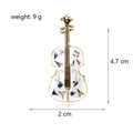 Broche de violonchelo detallado con dimensiones 4,7cm x 2cm y textura de concha - Estilo Forma de Violonchelo A (C068-A)