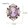 Vue détaillée de la broche camée vintage avec dimensions 6,3cm sur 5,5cm et poids de 22g - Style Dame Camée (C052-A)