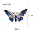 Vue détaillée de la broche papillon en émail bleu avec dimensions et cristaux brillants - Bleu (B173-A)