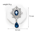 Vintage-Brosche aus Silberlegierung mit tiefblauen Kristallen und Tropfenanhänger, 7,3cm - Silberne Basis Dunkelblauer Edelstein Stil (C045-D)