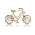 Broche de bicicleta vintage dorado con perlas y cristales sobre fondo blanco puro - Estilo de Bicicleta Dorada (C132-A)
