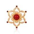 Broche lotus vintage dorée avec pierre rouge au centre et design étoile hexagonale - Style Coeur Ajouré Vintage (C229-A)