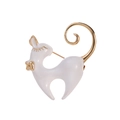 Lindo broche de gato minimalista de esmalte blanco con detalles dorados y lazo - Estilo Gato Blanco (C282-A)