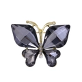 Détail macro d'une élégante broche papillon avec cristaux gris fumé et finition dorée - Style Gris Fumé (AL1234-D)
