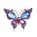 Dettaglio macro della spilla a farfalla di lusso con cristalli blu e viola incastonati - Stile Viola Magico (A045-A)