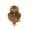 Vintage gouden uil broche met amberkleurige ogen en gekleurde strass op wit decor - Antiek Goud Vintage Stijl (C698-B)