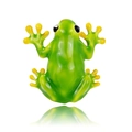 Elegante broche de rana de esmalte verde con detalles amarillos en fondo blanco - Estilo de Rana Verde (C318-A)