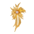 Vintage gold fireworks flower brooch with brushed metal petals and center pearl detail - Brushed Gold Fireworks Style (FG094-A)
