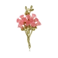 Elegante spilla a bouquet di rose in resina rosa con stelo dorato opaco su bianco - Stile Bouquet di Rose Rosa (FG-5006A)