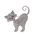 Spilla a forma di gatto in argento con cristalli brillanti e occhi colorati su bianco - Stile Strass Trasparente (C634-A)