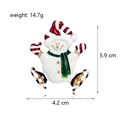 Broche de muñeco de nieve navideño esmaltado con gorro rojo y bufanda verde - Estilo de Muñeco de Nieve Patinando (B153-A)