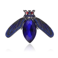 Detalle macro del broche de abeja de cristal con diamantes azul oscuro y ojos rojos - Estilo Insecto Azul Oscuro (A020-B)